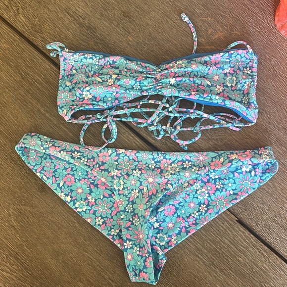 Frankie’s Bikinis Set - Picture 1 of 4